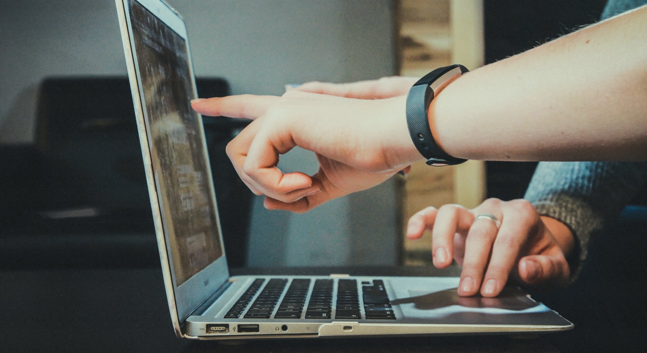 Consider These 3 Important Factors Before Using WeTransfer to Share Photos with Clients - Featured image